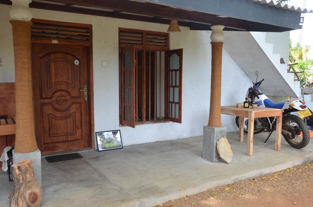 Yaye Guest House Tissamaharama Extérieur photo